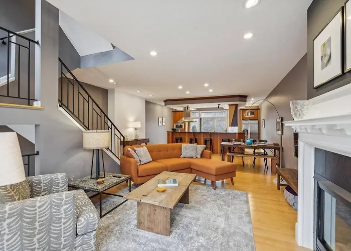 Villa Charming, Washington's Landing Island Pittsburgh